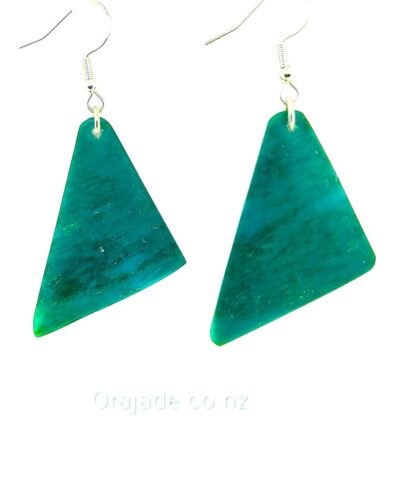 Aotea Pounamu – Kyanite Scalene Earrings